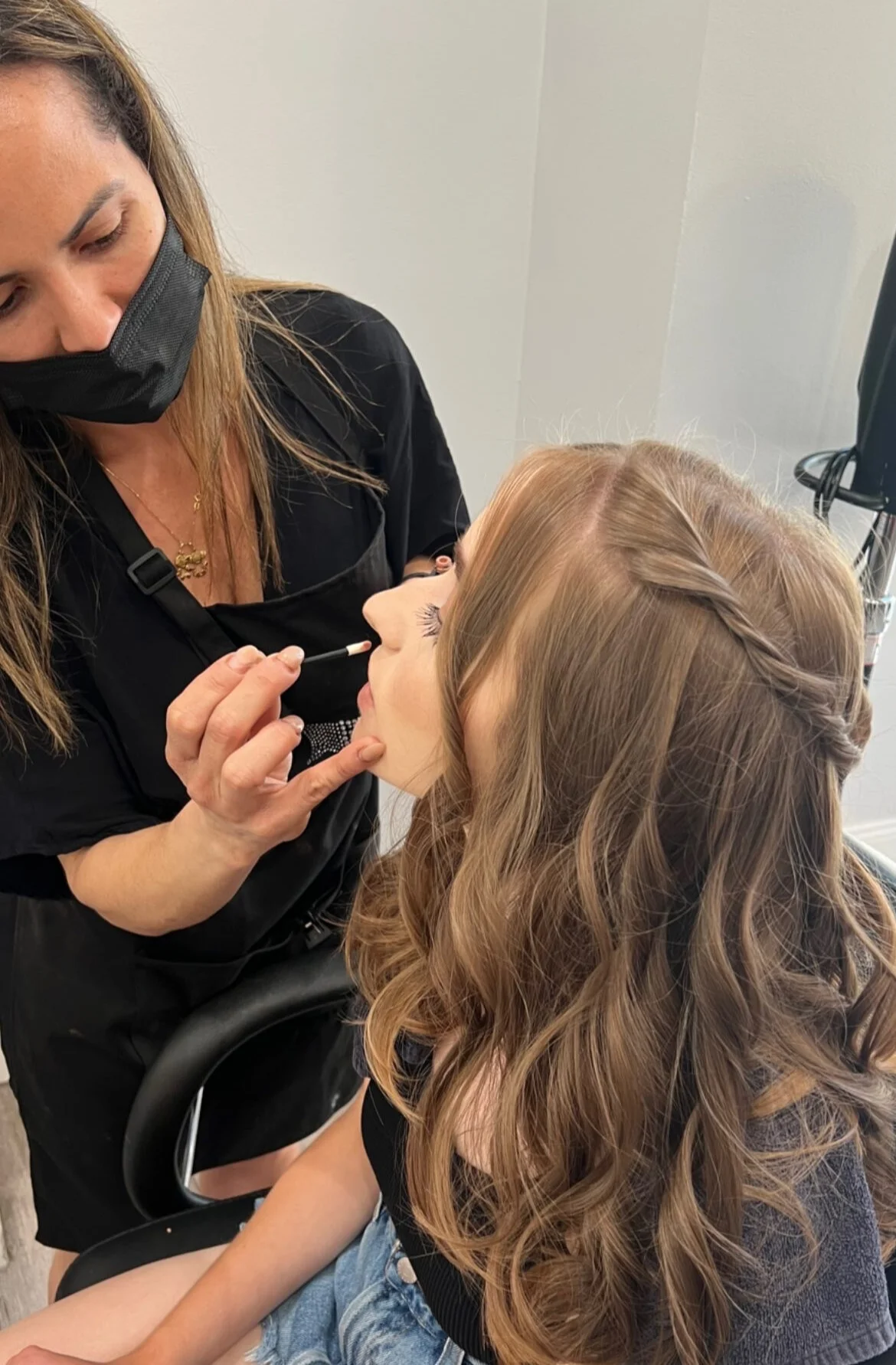 Fabi Hair and Makeup – Professional hairstyling & makeup for any occasion! Specializing in blowouts, haircuts, balayage, highlights, Mega Hair, and keratin treatments (with or without formaldehyde). Service in New York